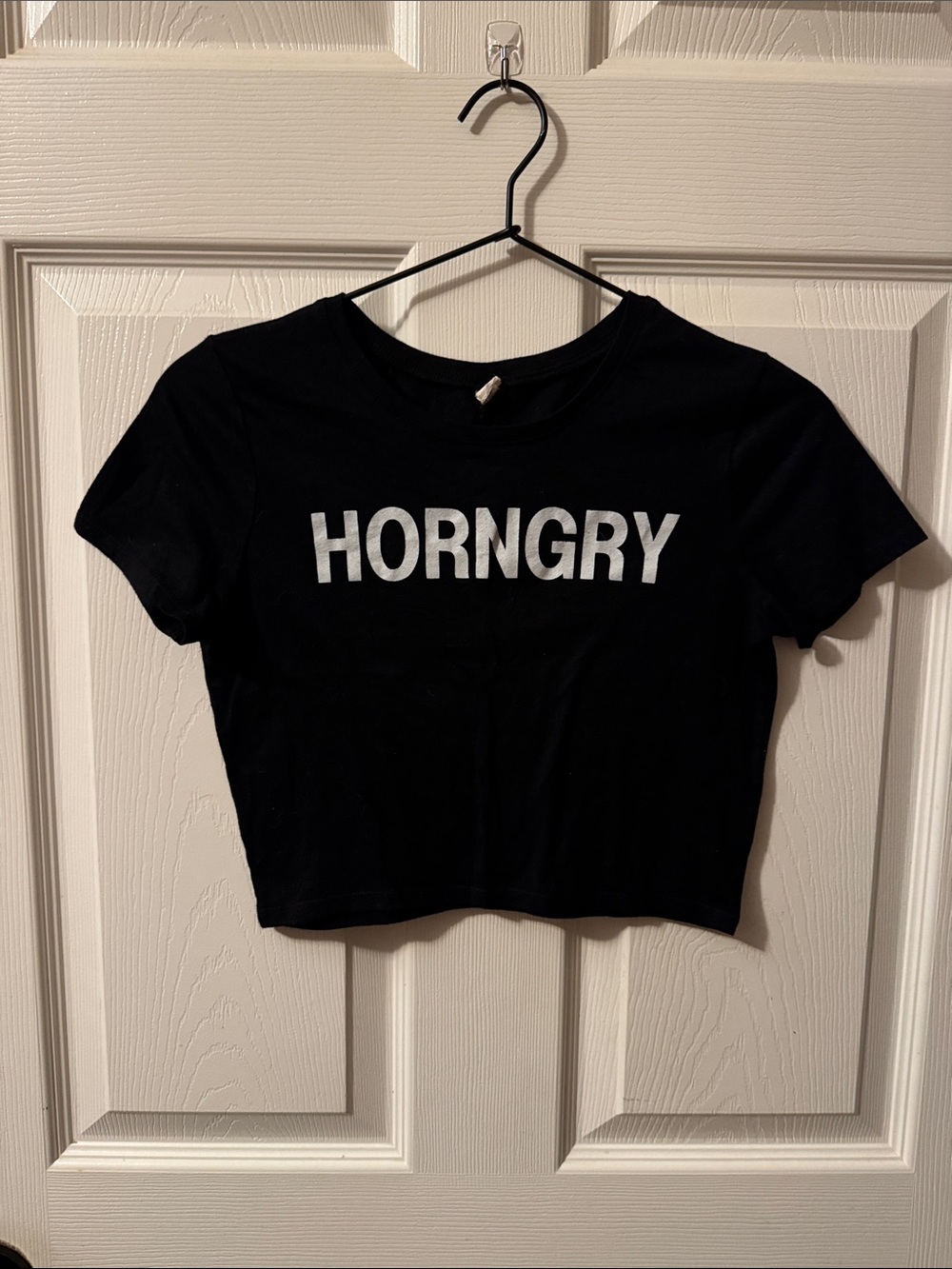 Black Graphic Crop Tee with 'HORNGRY' Print